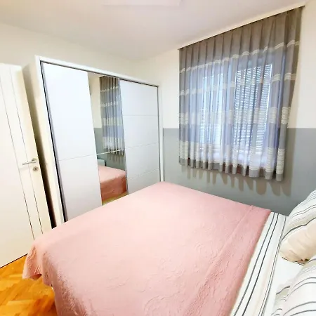 Anton Apartment