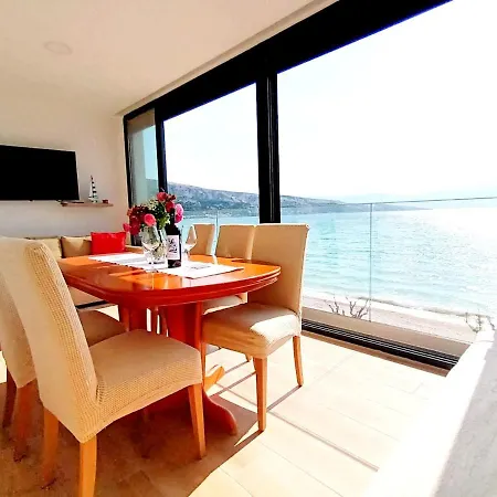 Anton Apartment *