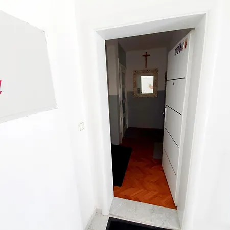 Anton Apartment *
