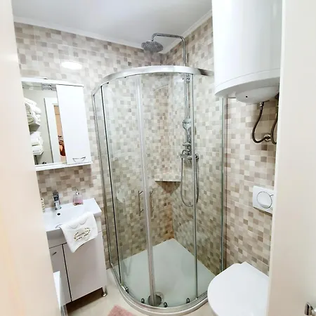 Anton Apartment *